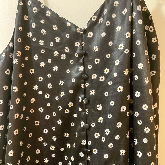 Ripzone Slip Dress. Size Small. Black with floral daisy print - Picture 2 of 4
